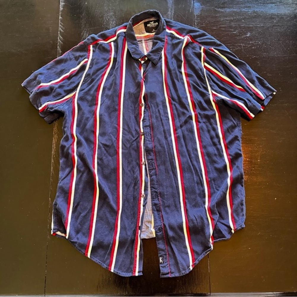 Hollister XL Bowler Button Down Short Sleeve Shirt Blue and Red